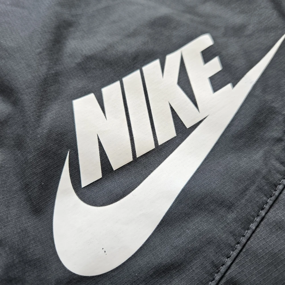 Nike • Windbreaker - Picture 8 of 8